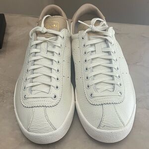 Adidas sneaker good condition